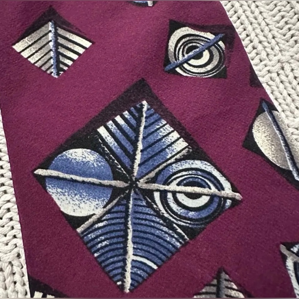 Men’s Vintage Christian Dior 80s Maroon Abstract Print Silk Tie - Picture 2 of 13